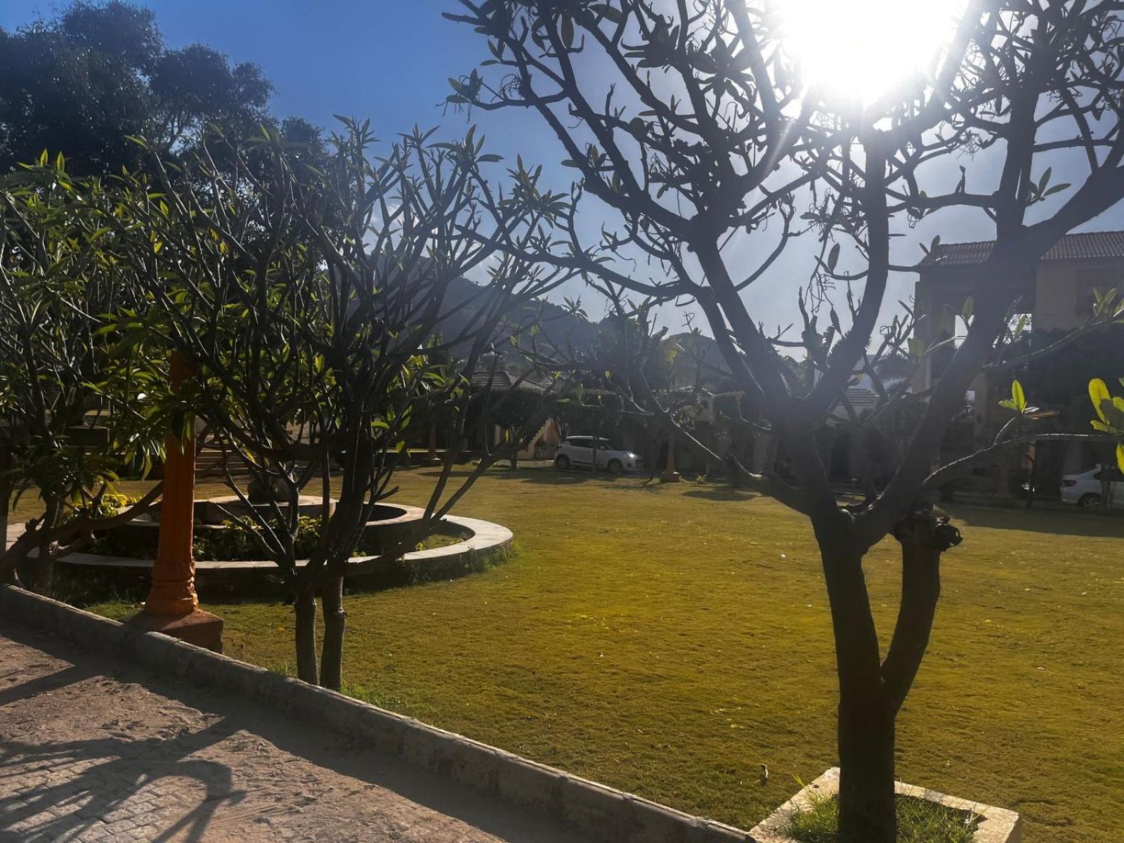 Lokesh Hotel Talai  Esterno foto
