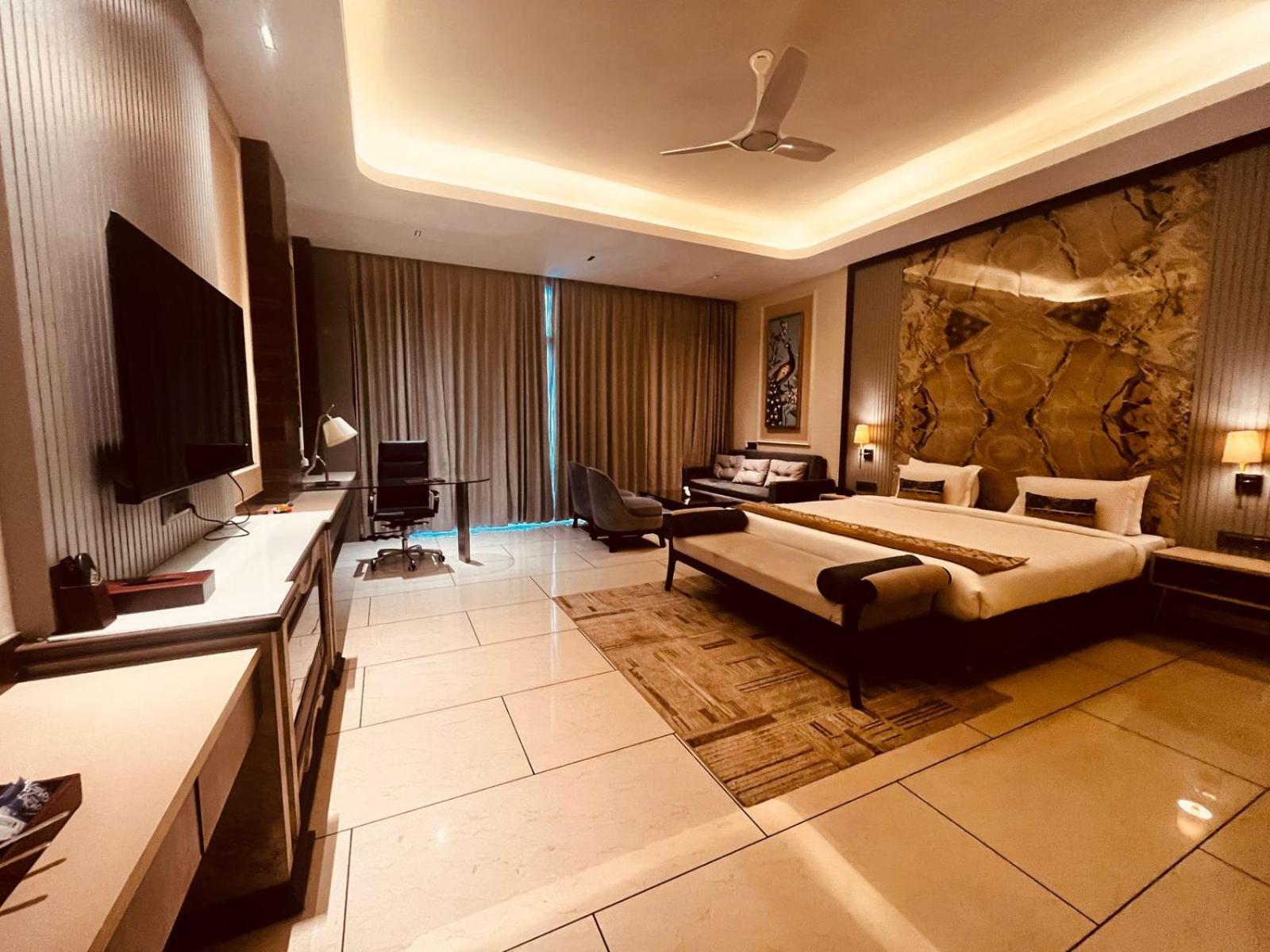 Lokesh Hotel Talai  Esterno foto