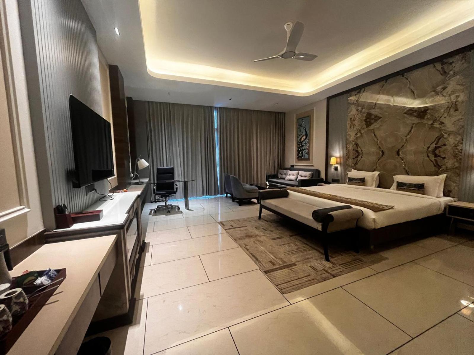 Lokesh Hotel Talai  Esterno foto
