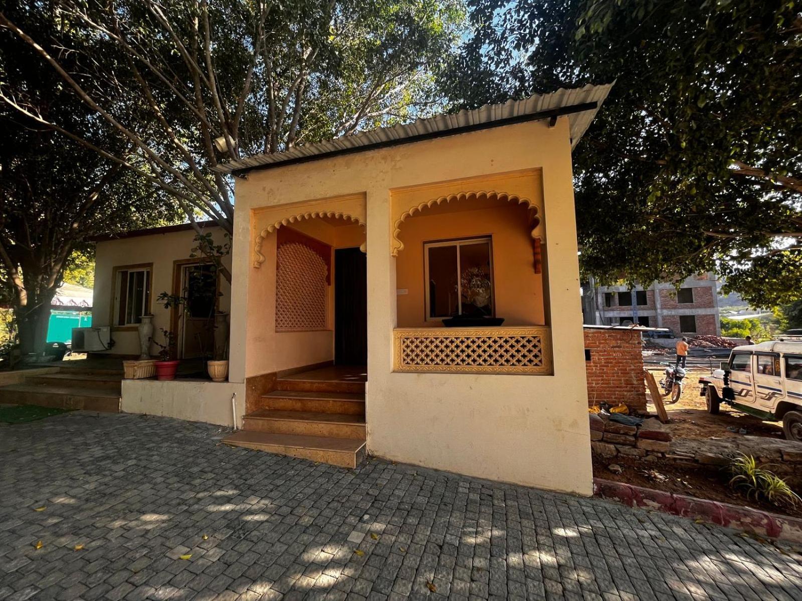 Lokesh Hotel Talai  Esterno foto