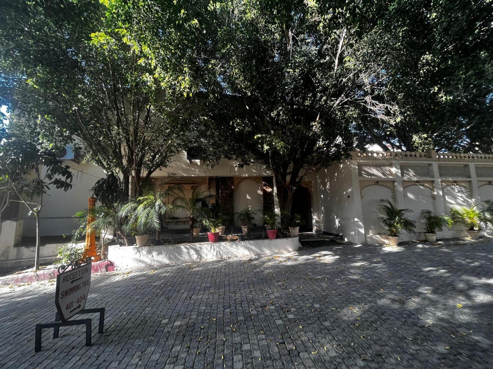Lokesh Hotel Talai  Esterno foto