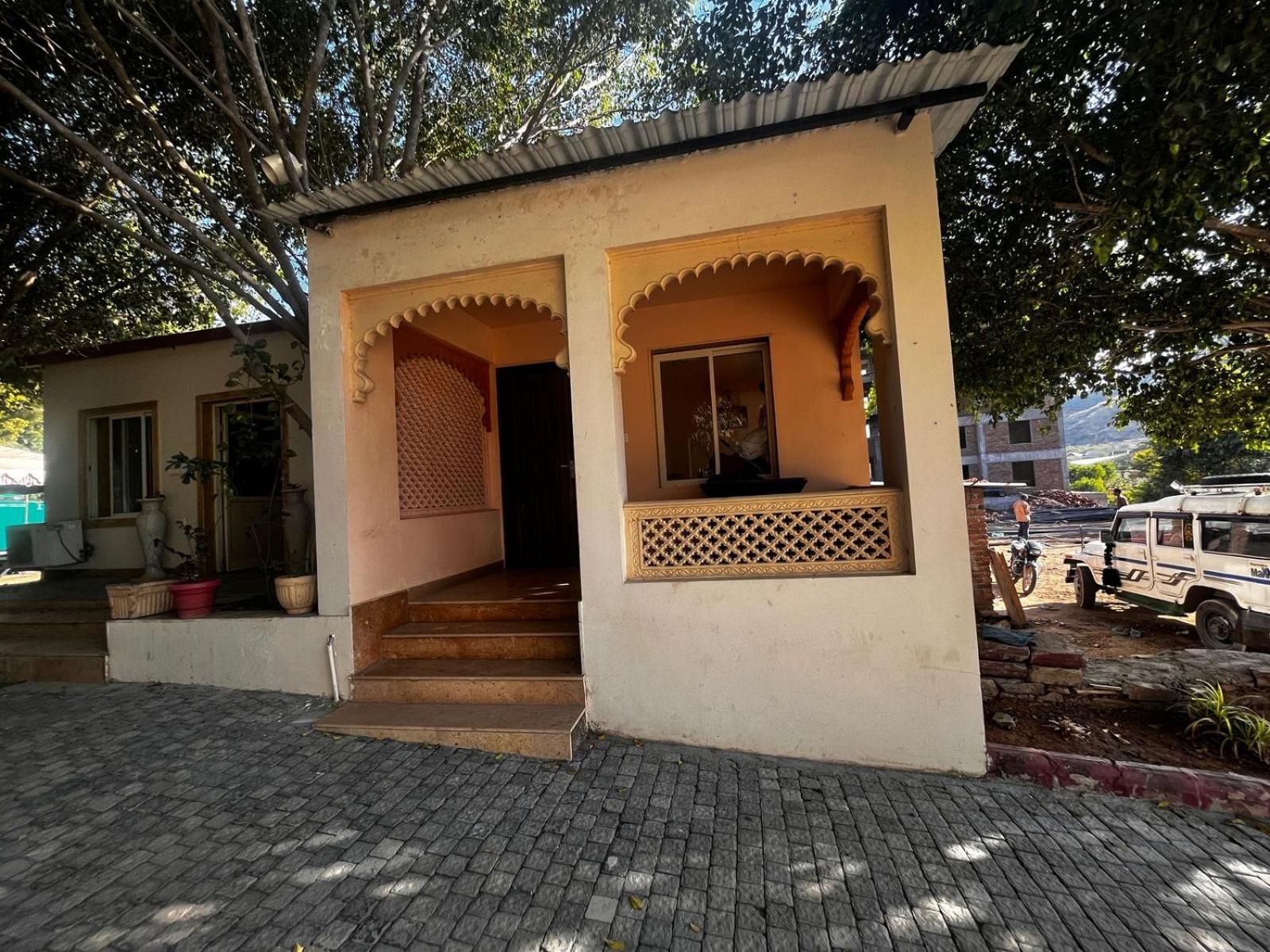 Lokesh Hotel Talai  Esterno foto