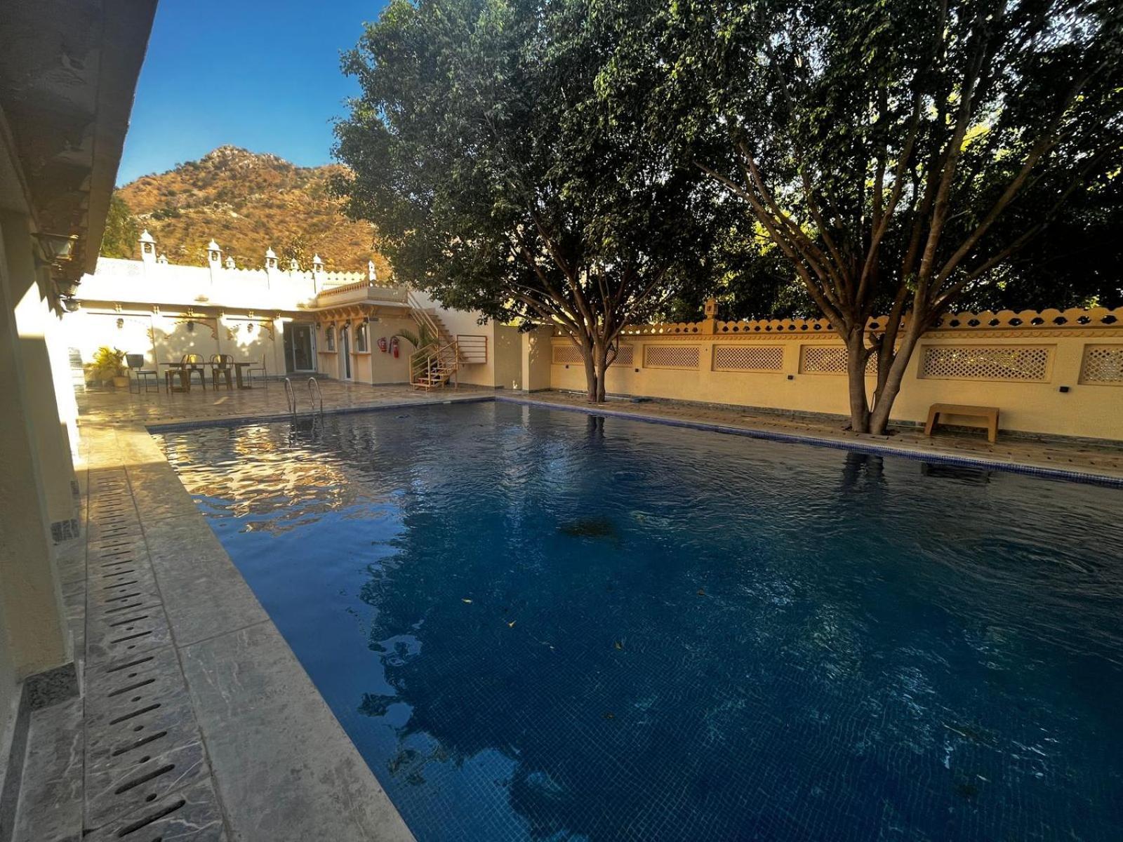 Lokesh Hotel Talai  Esterno foto